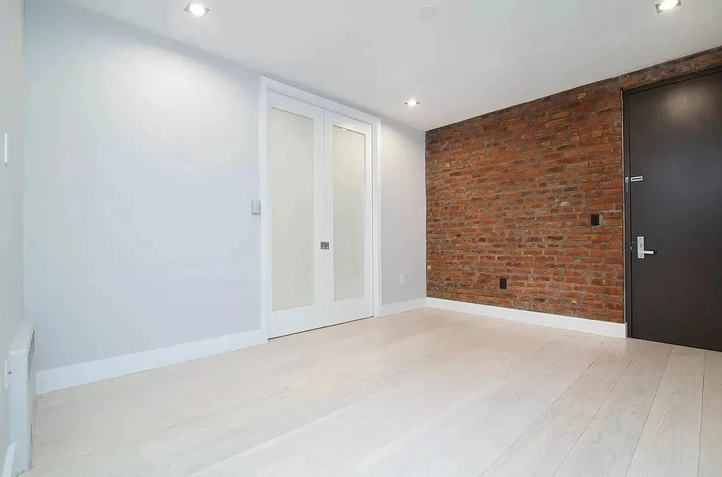 east 13th st  - Photo 4