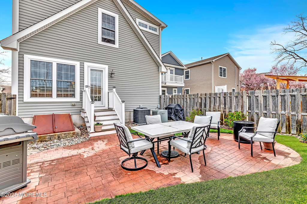 1814 Briarwood Terrace - Photo 2