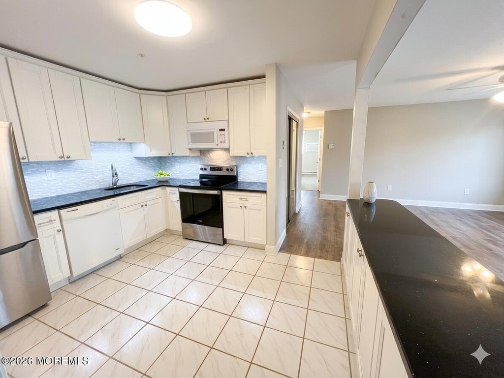 115 Amberly Drive - Photo 6