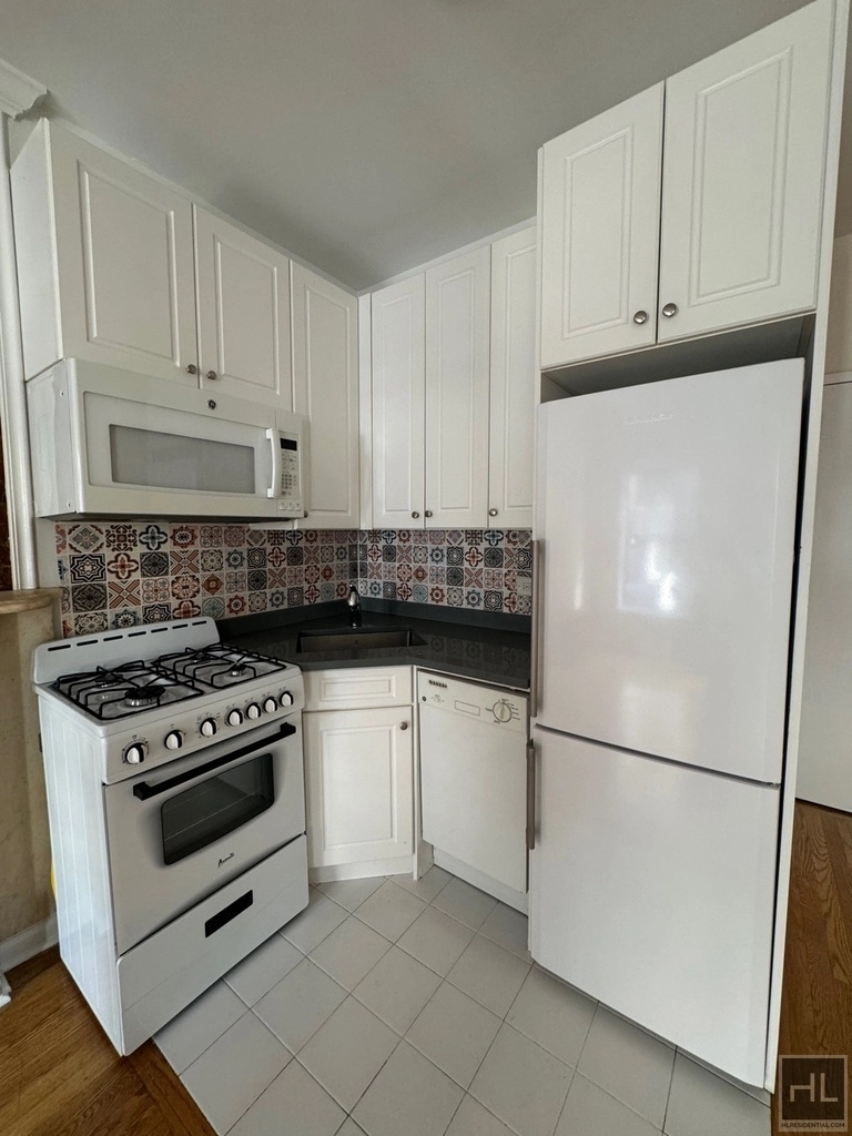 West 56 Street - Photo 1
