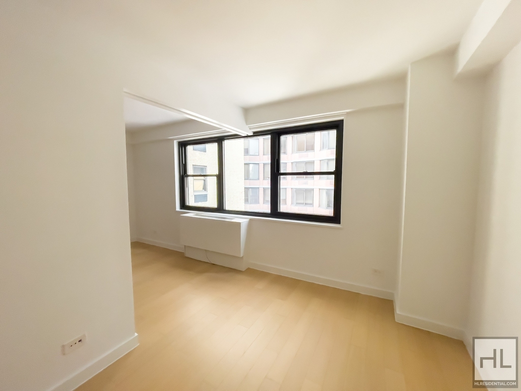 East 39th Street - Photo 3