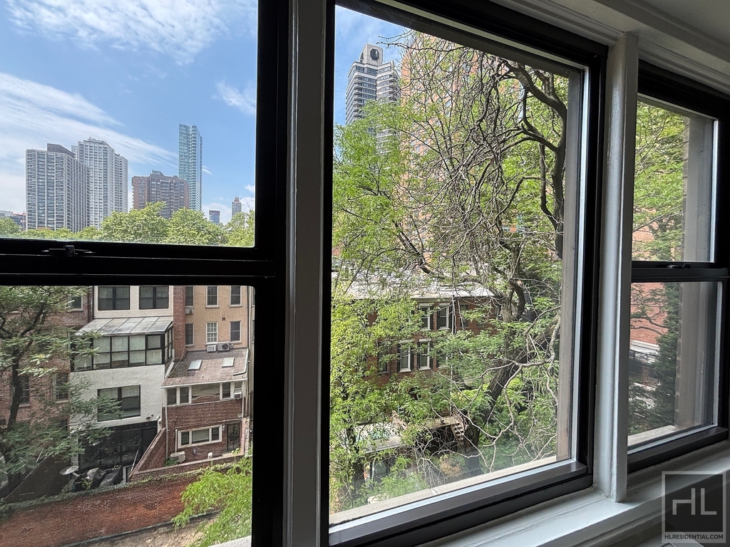 East 63 Street - Photo 5