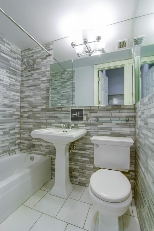 West 14 Street - Photo 3