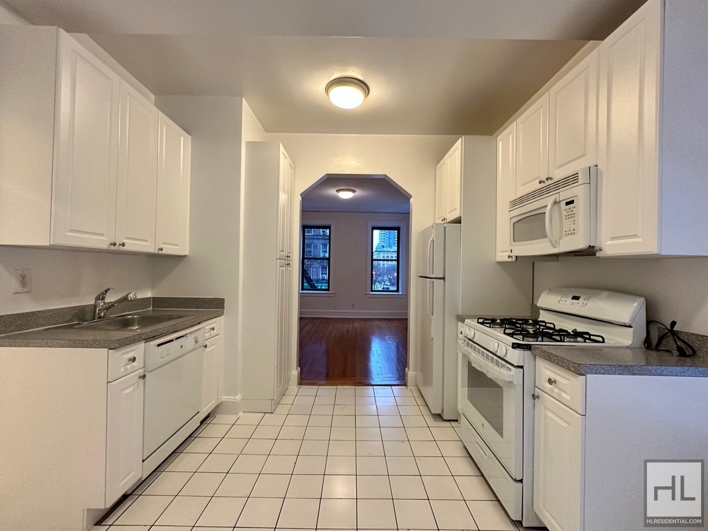 East 38th Street - Photo 4