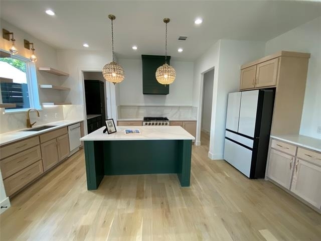 805 S Glasgow - Photo 2