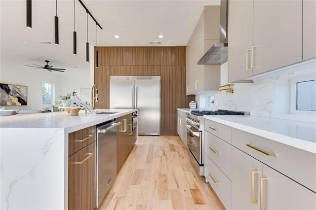 2336 N Carroll Avenue - Photo 10