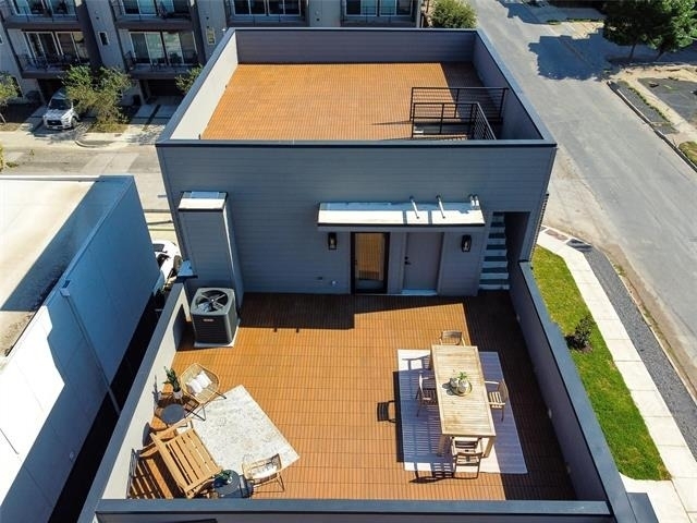2336 N Carroll Avenue - Photo 1