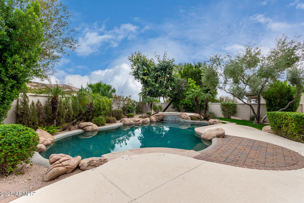 8317 E Feathersong Lane - Photo 2