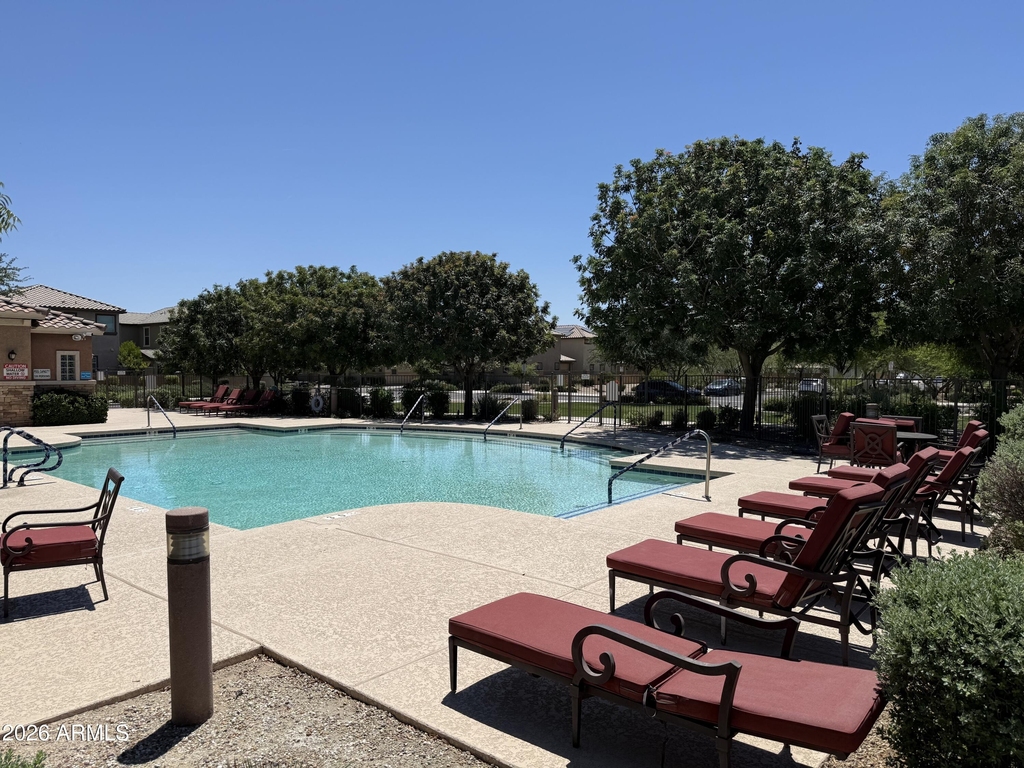 16668 W Sierra Street - Photo 9