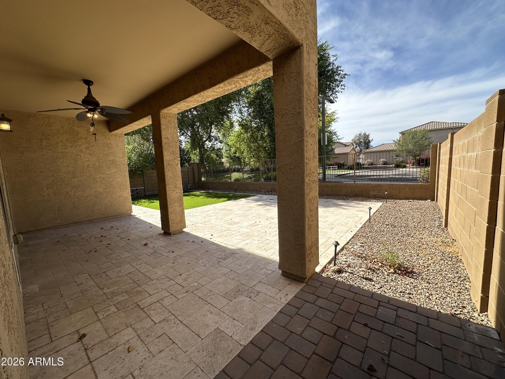 2138 W Marconi Avenue - Photo 34