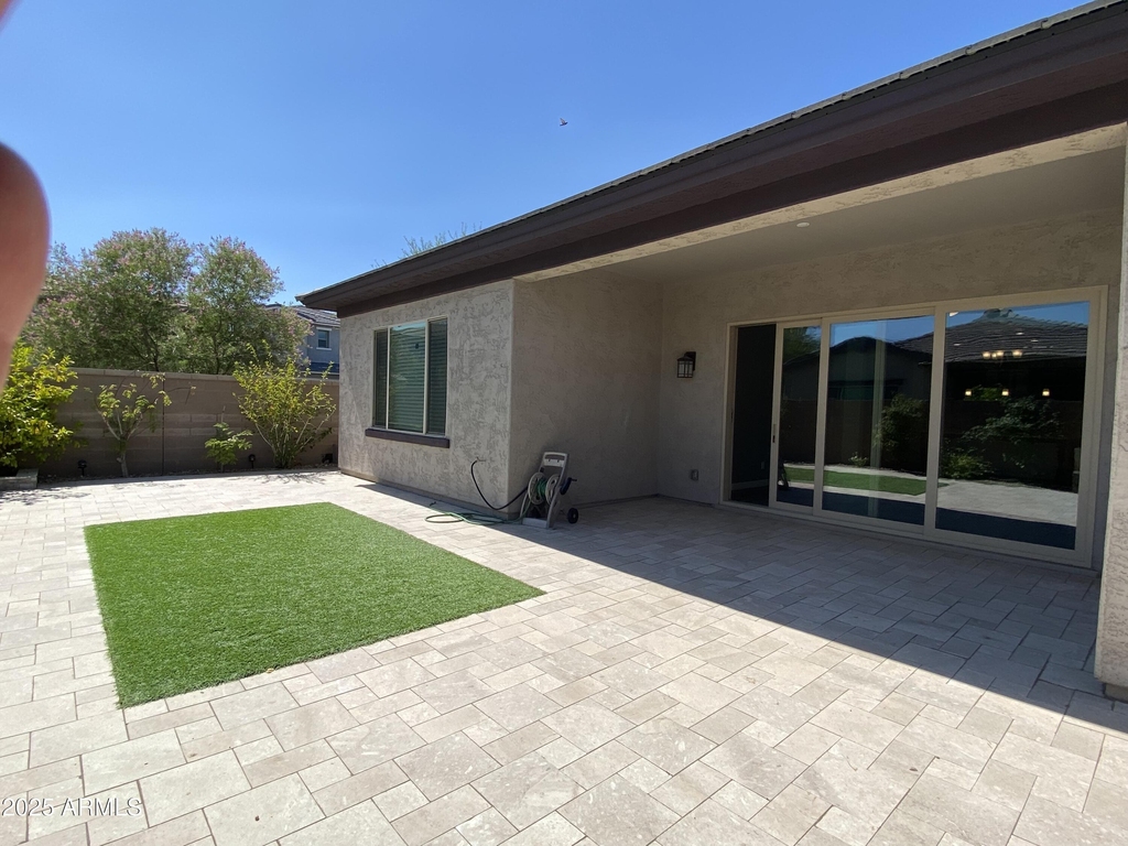 233 W Sandra Terrace - Photo 20