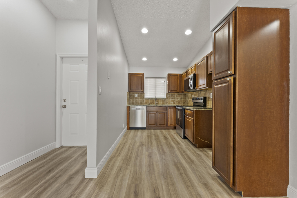 2900 Olivewood Terrace - Photo 3