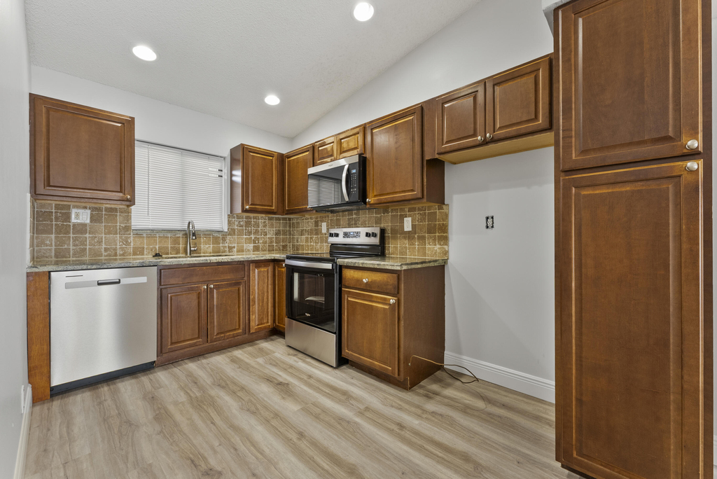 2900 Olivewood Terrace - Photo 4