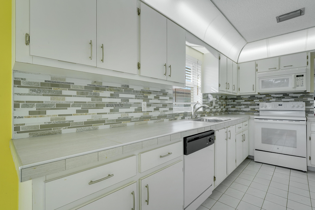 13679 Date Palm Court - Photo 11