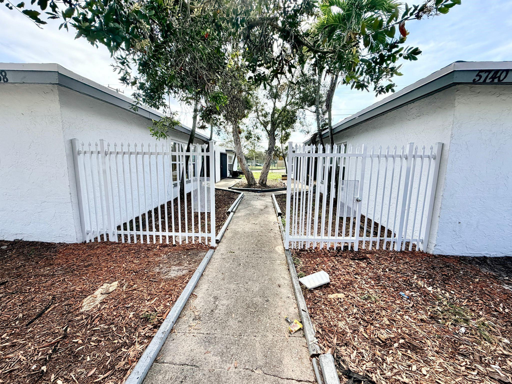 5730 Nw 27th Court - Photo 4