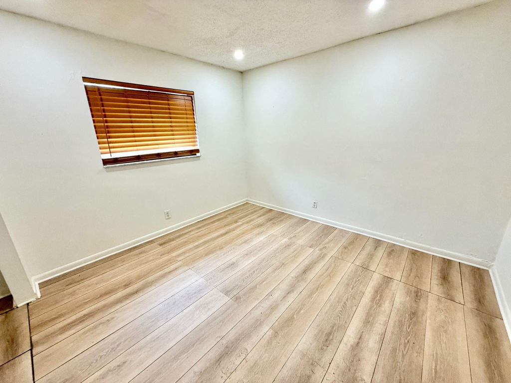 5730 Nw 27th Court - Photo 20