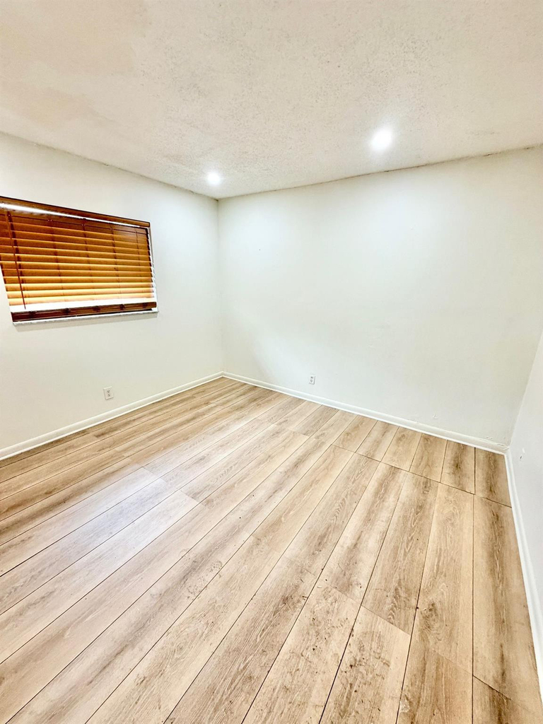 5730 Nw 27th Court - Photo 7