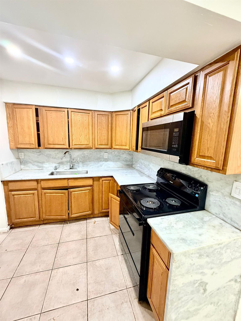 5730 Nw 27th Court - Photo 12