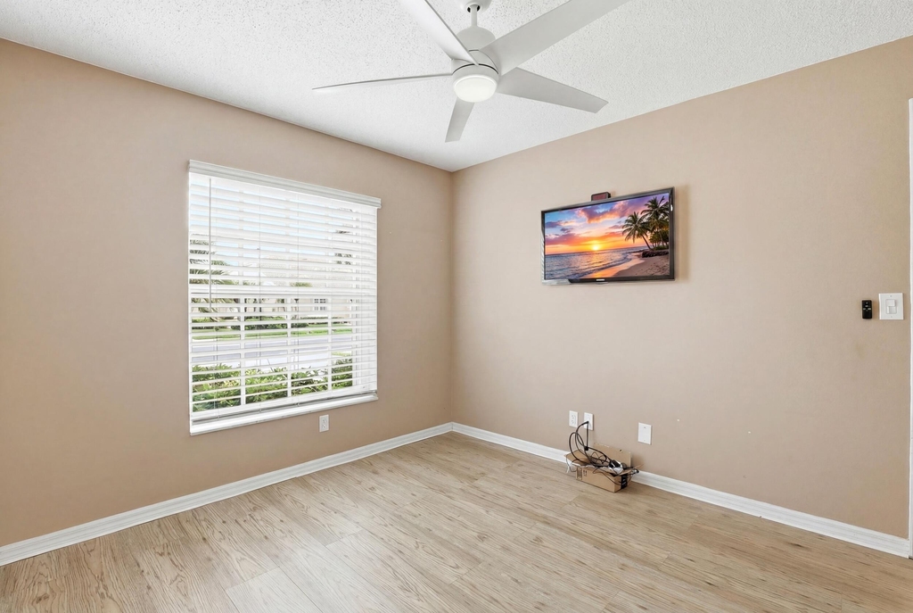9363 Bridgeport Drive - Photo 21