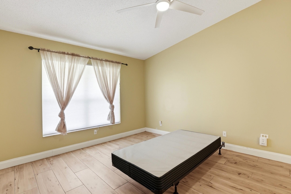 9363 Bridgeport Drive - Photo 16