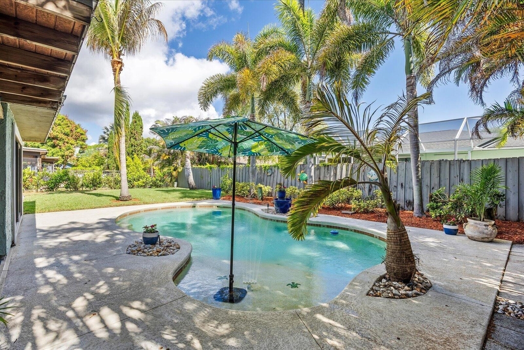 687 Ne Maranta - Photo 1