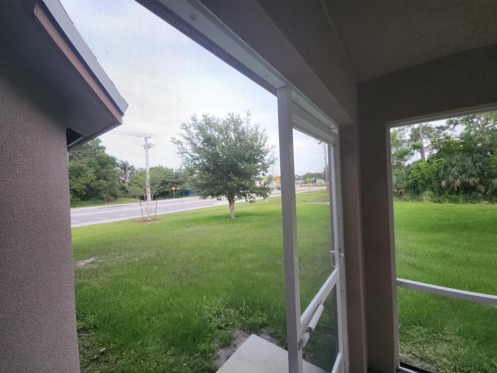 842 Se Walters Terrace - Photo 9