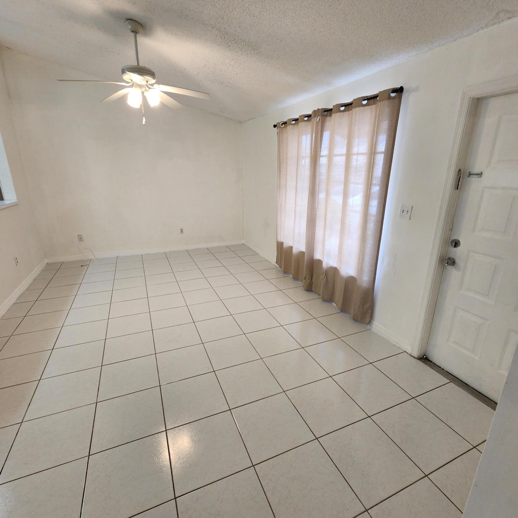 500 Ne 3rd Street - Photo 2