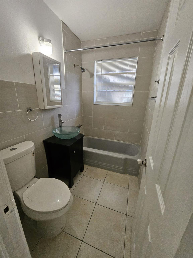 2032 Ne 168th Street - Photo 2