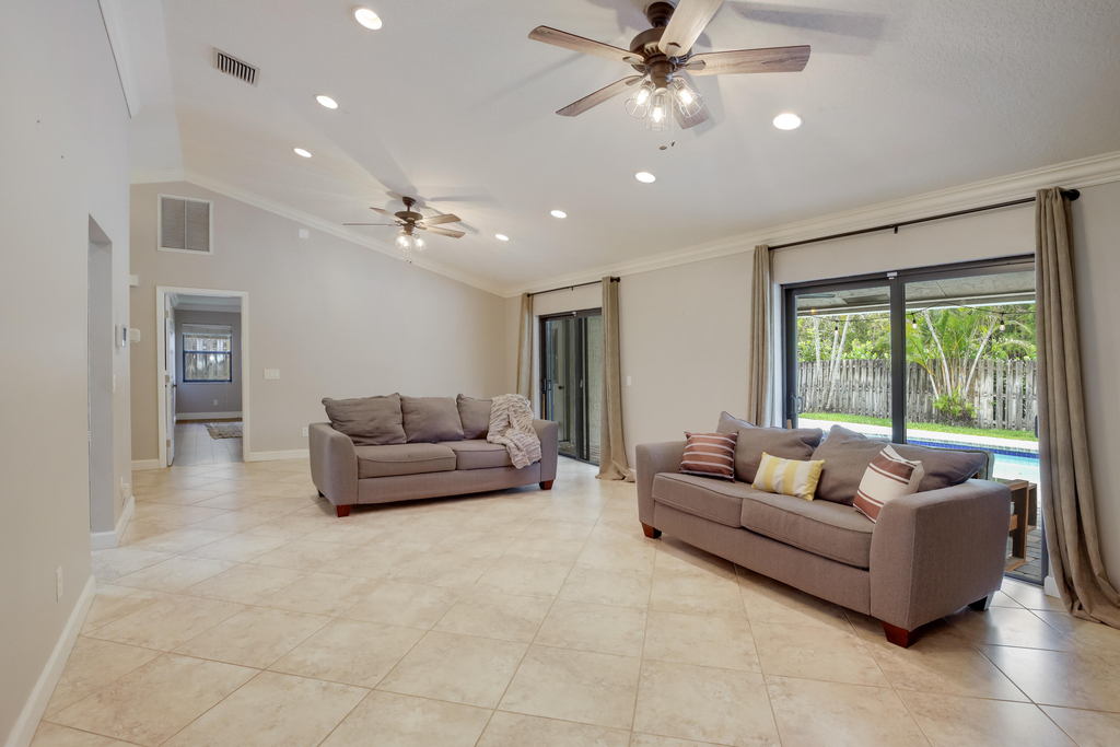 542 Indigo Avenue - Photo 5