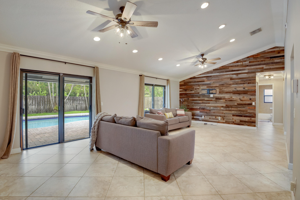 542 Indigo Avenue - Photo 3