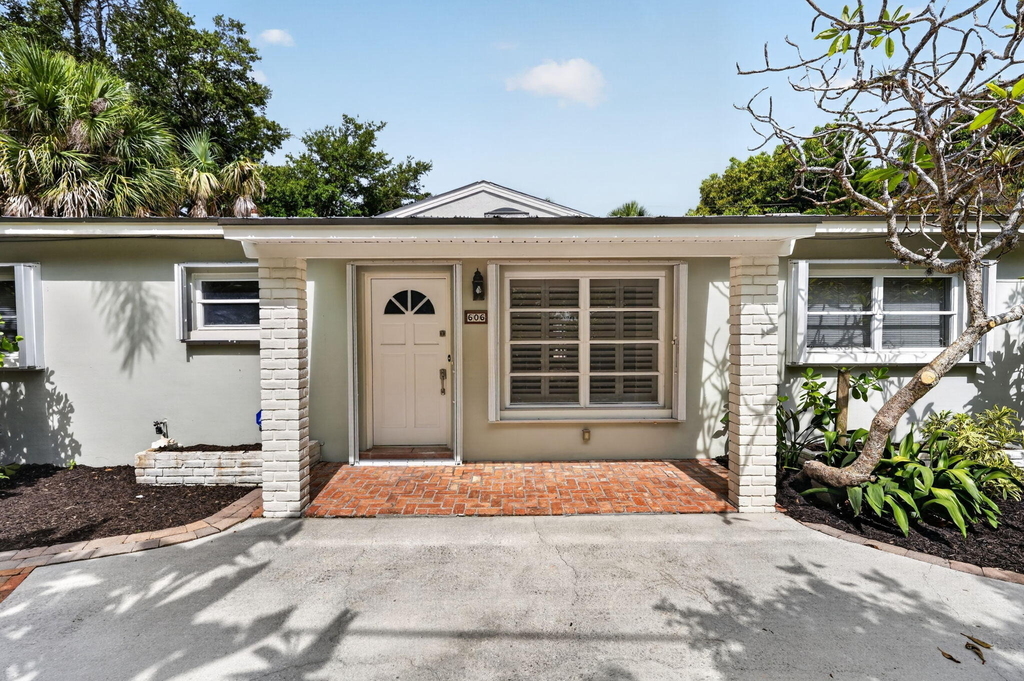 606 Paulina Road - Photo 2