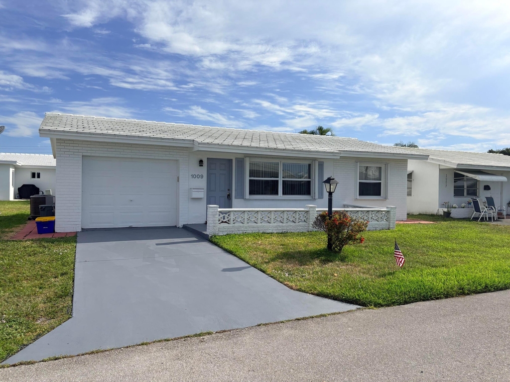 1009 Sw 3rd Way - Photo 0