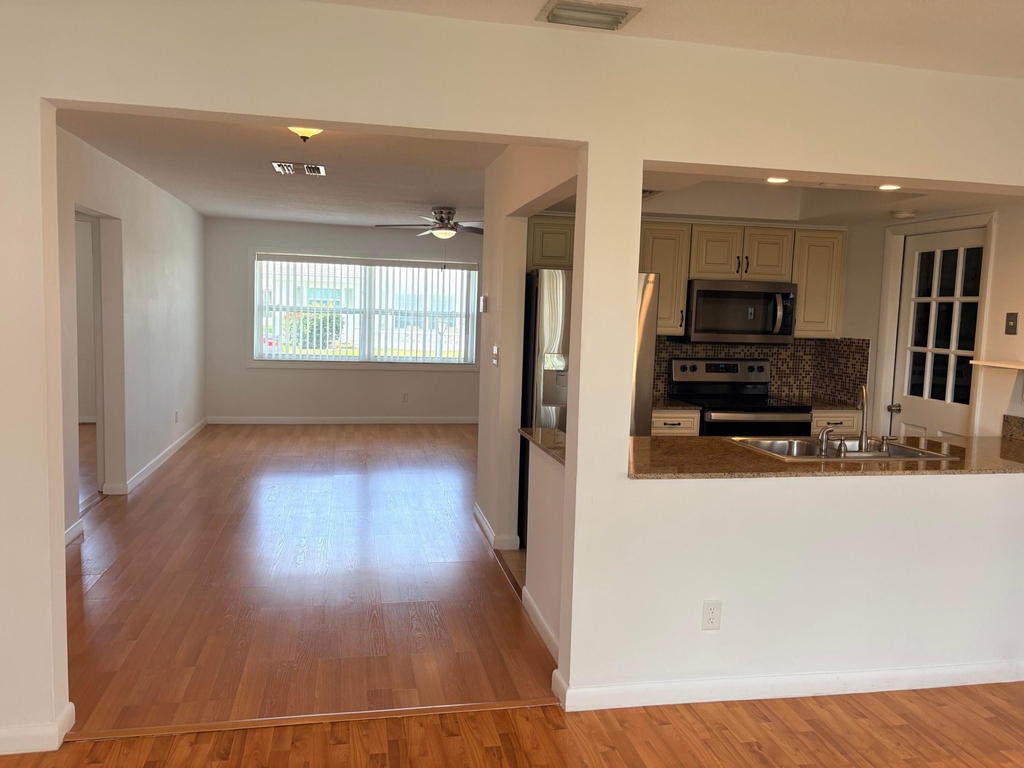 1009 Sw 3rd Way - Photo 11