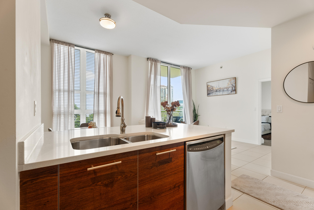 480 Hibiscus Street - Photo 4