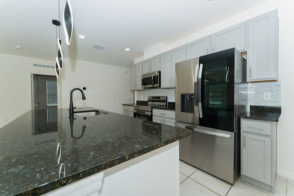 138 Sw Carter Avenue - Photo 17