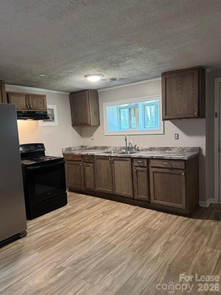 912 Berryhill Road - Photo 2