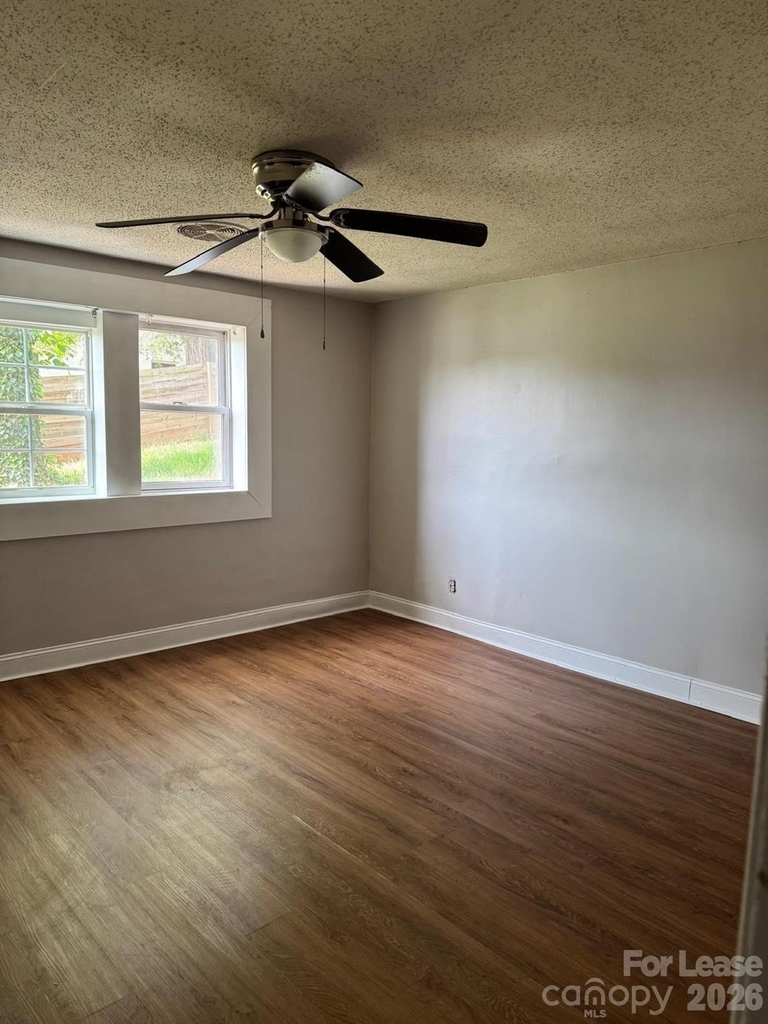 912 Berryhill Road - Photo 4