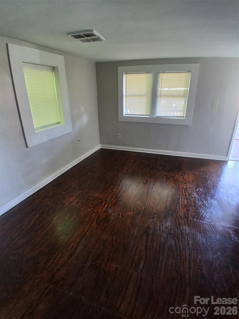912 Berryhill Road - Photo 9