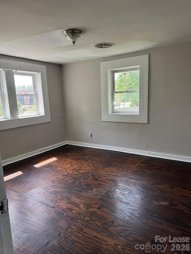 912 Berryhill Road - Photo 5