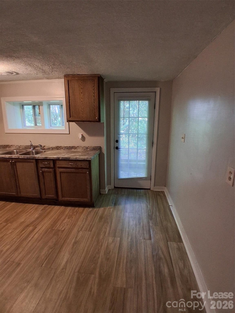 912 Berryhill Road - Photo 10