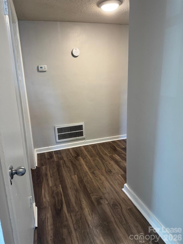 912 Berryhill Road - Photo 3