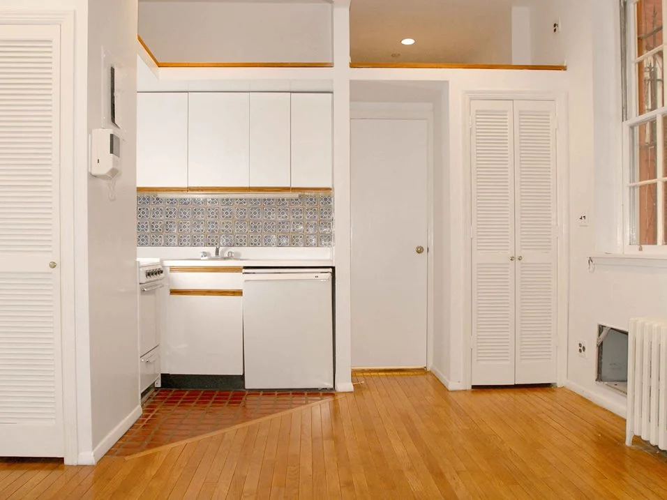 East 89th Street - Photo 0