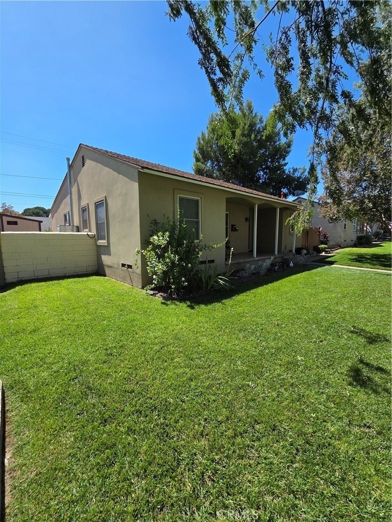 863 N 9th Avenue - Photo 1