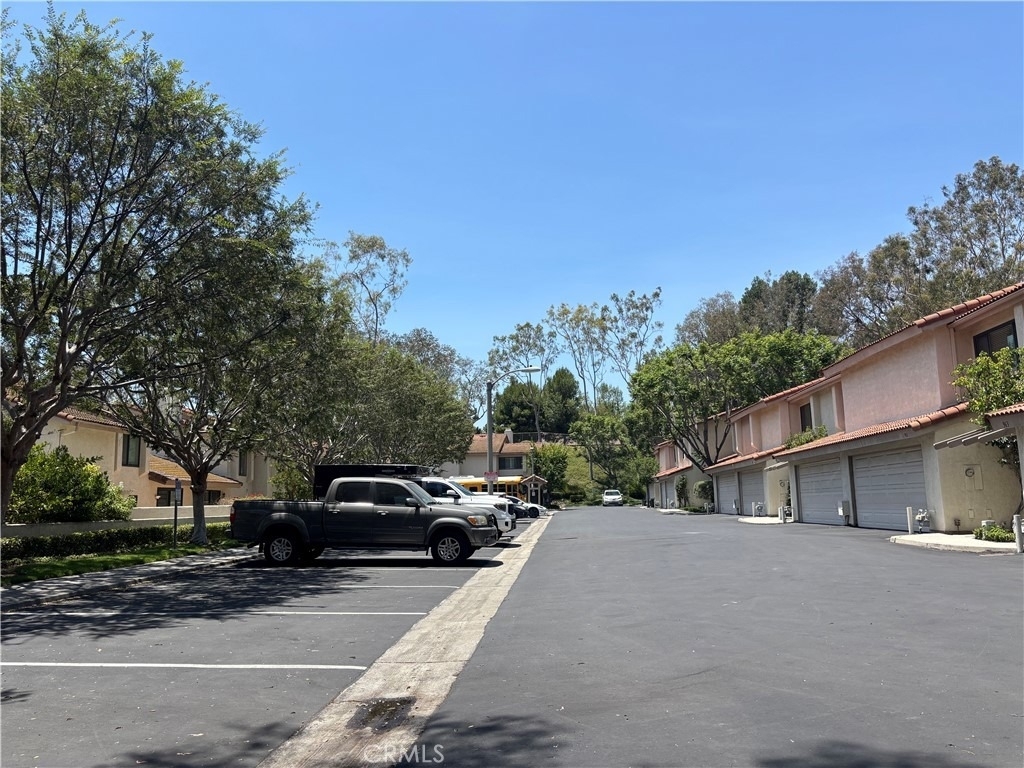 957 Creekside Drive - Photo 1