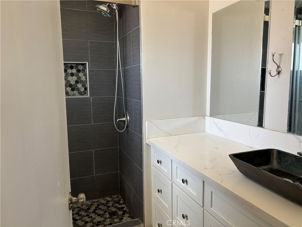 471 Whitney - Photo 4