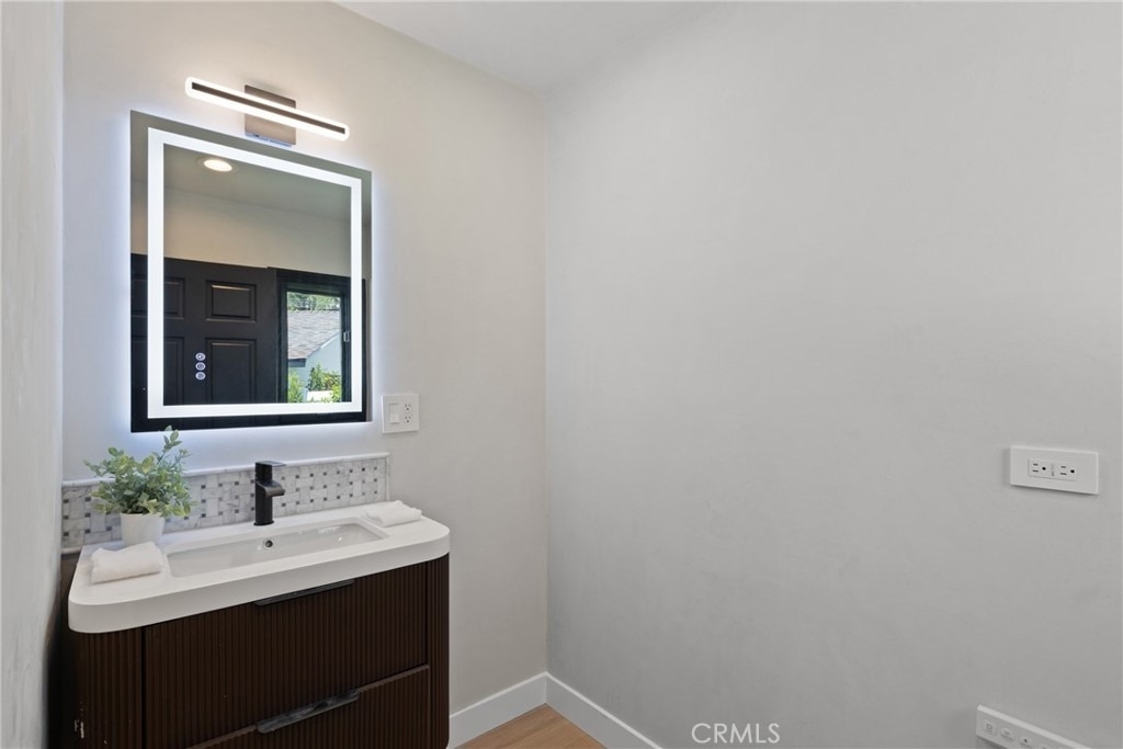 6016 N Woodlake Avenue - Photo 18
