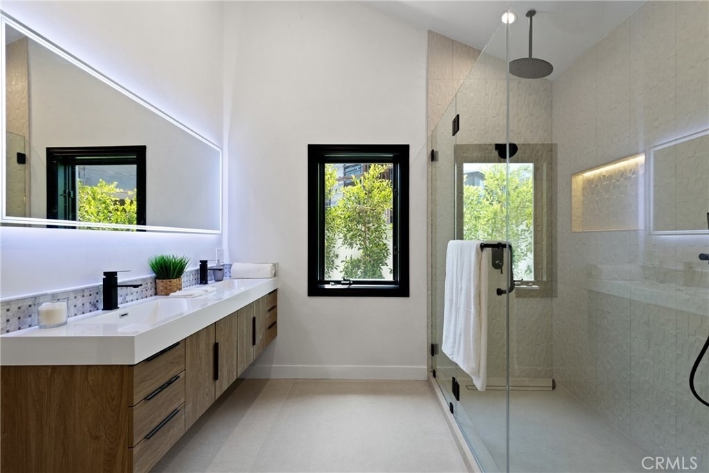 6016 N Woodlake Avenue - Photo 13