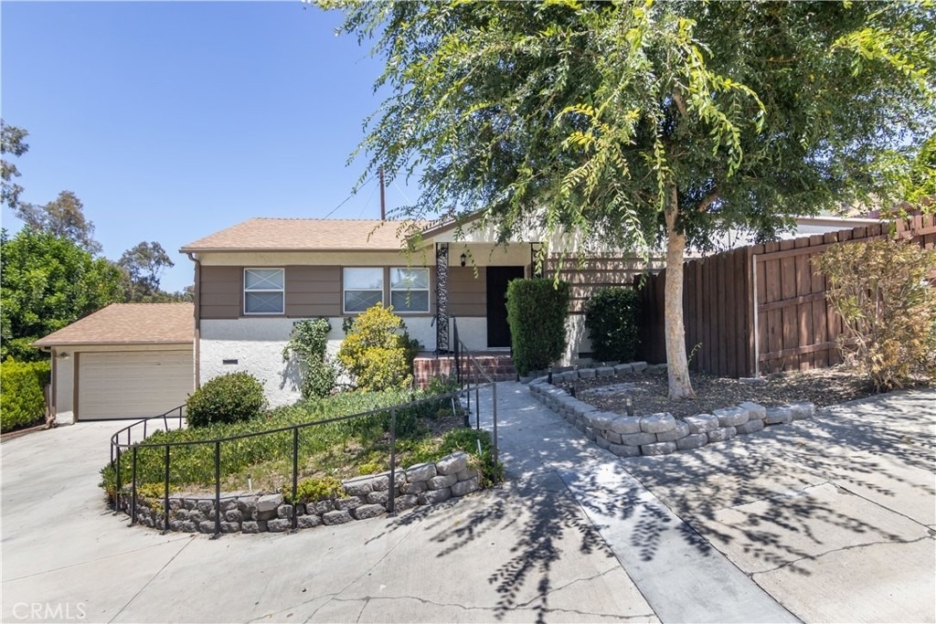 22436 Ave San Luis - Photo 0
