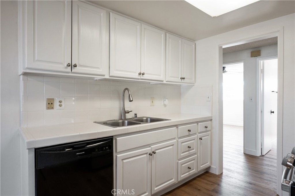 972 W 14th - Photo 18