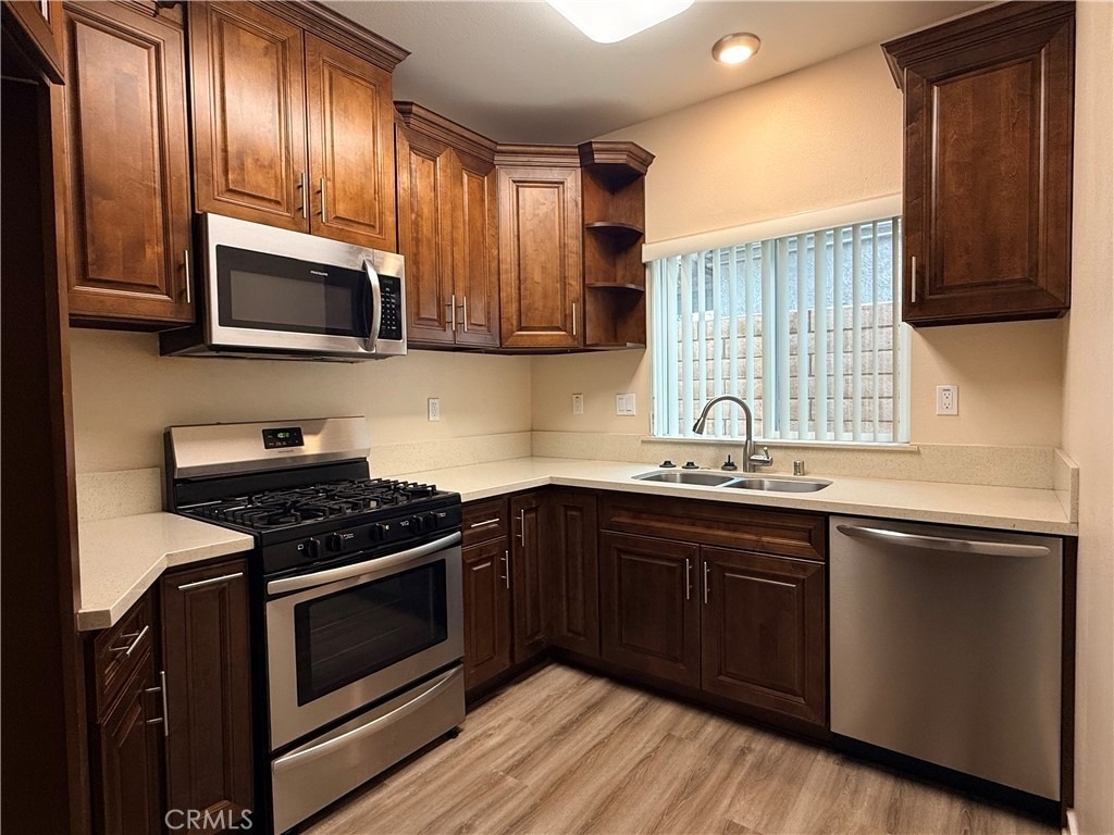 242 S Redwood - Photo 1